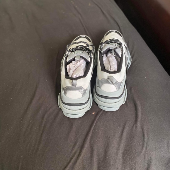 Shoes - Picture 2 of 5